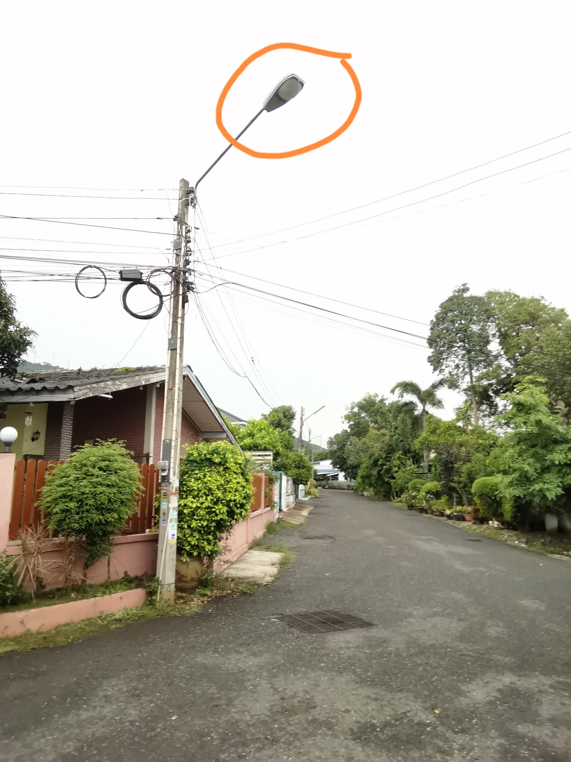ไฟฟ้าทางสาธารณะดับ
