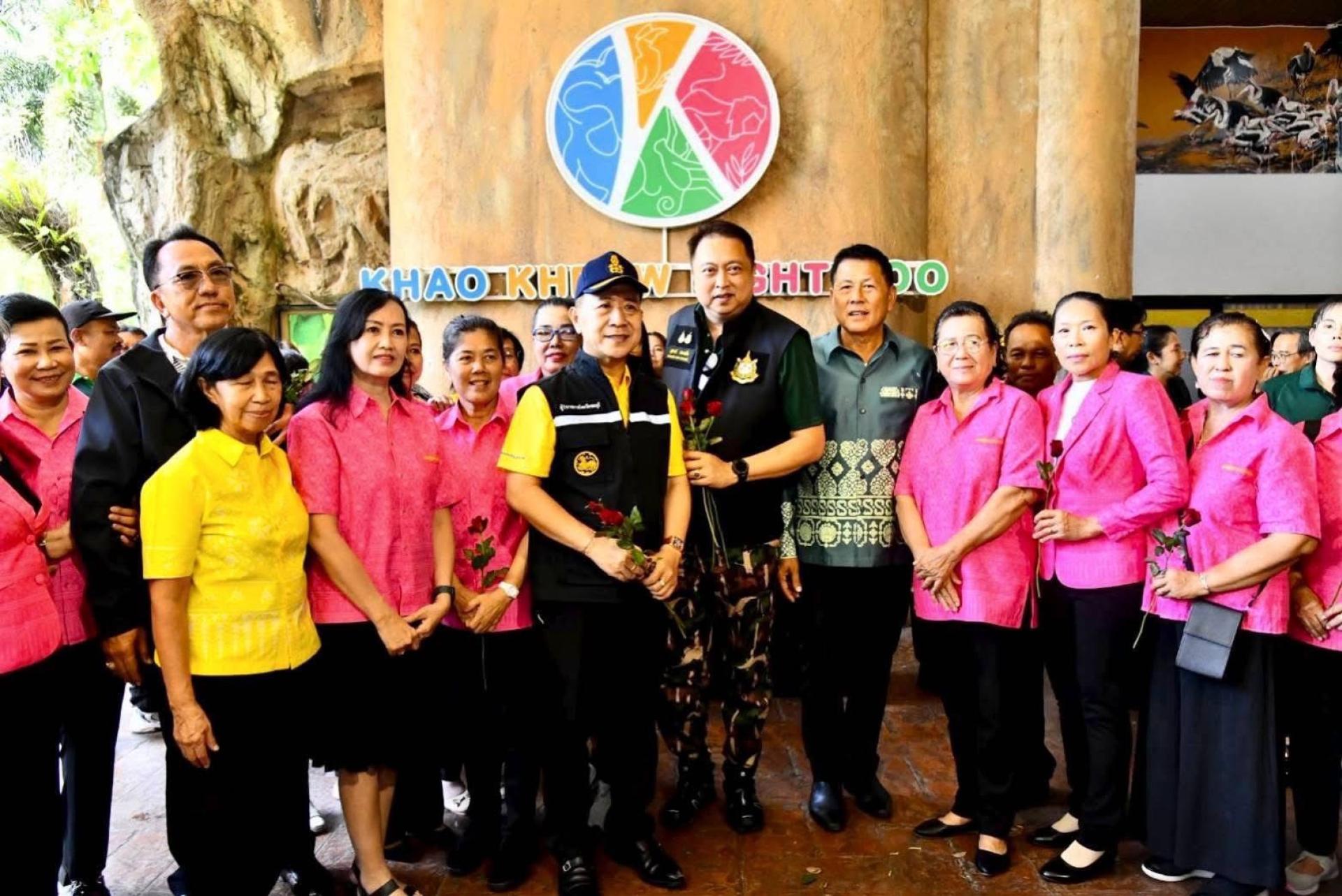 ร่วมต้อนรับ นายสุชาติ ชมกลิ่น รองนายกรัฐมนตรี และรัฐมนตรีว่าการกระทรวงทรัพยากรธรรมชาติและสิ่งแวดล้อม